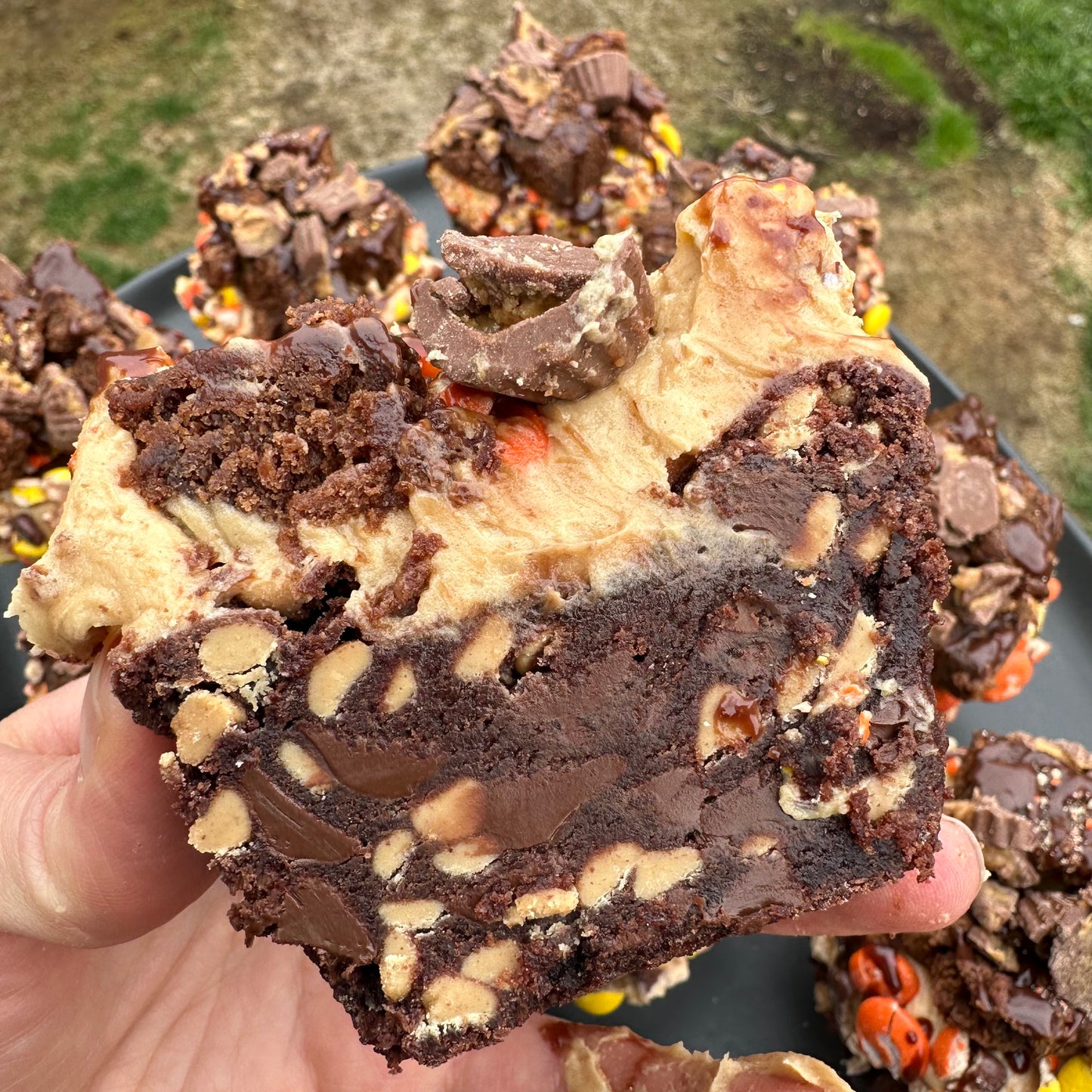 Reese’s Brownie Cookie Cupcakes